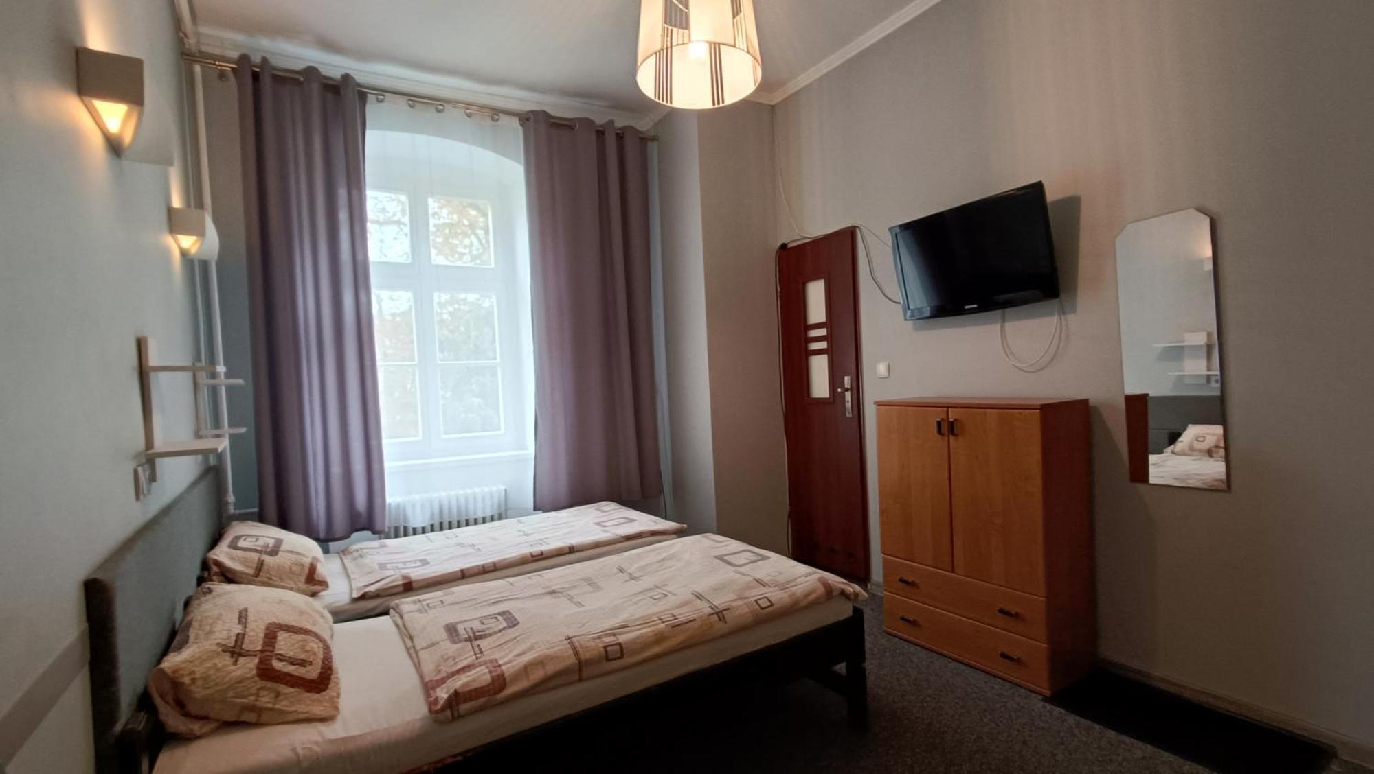Hotel Polonia Намислув Екстер'єр фото