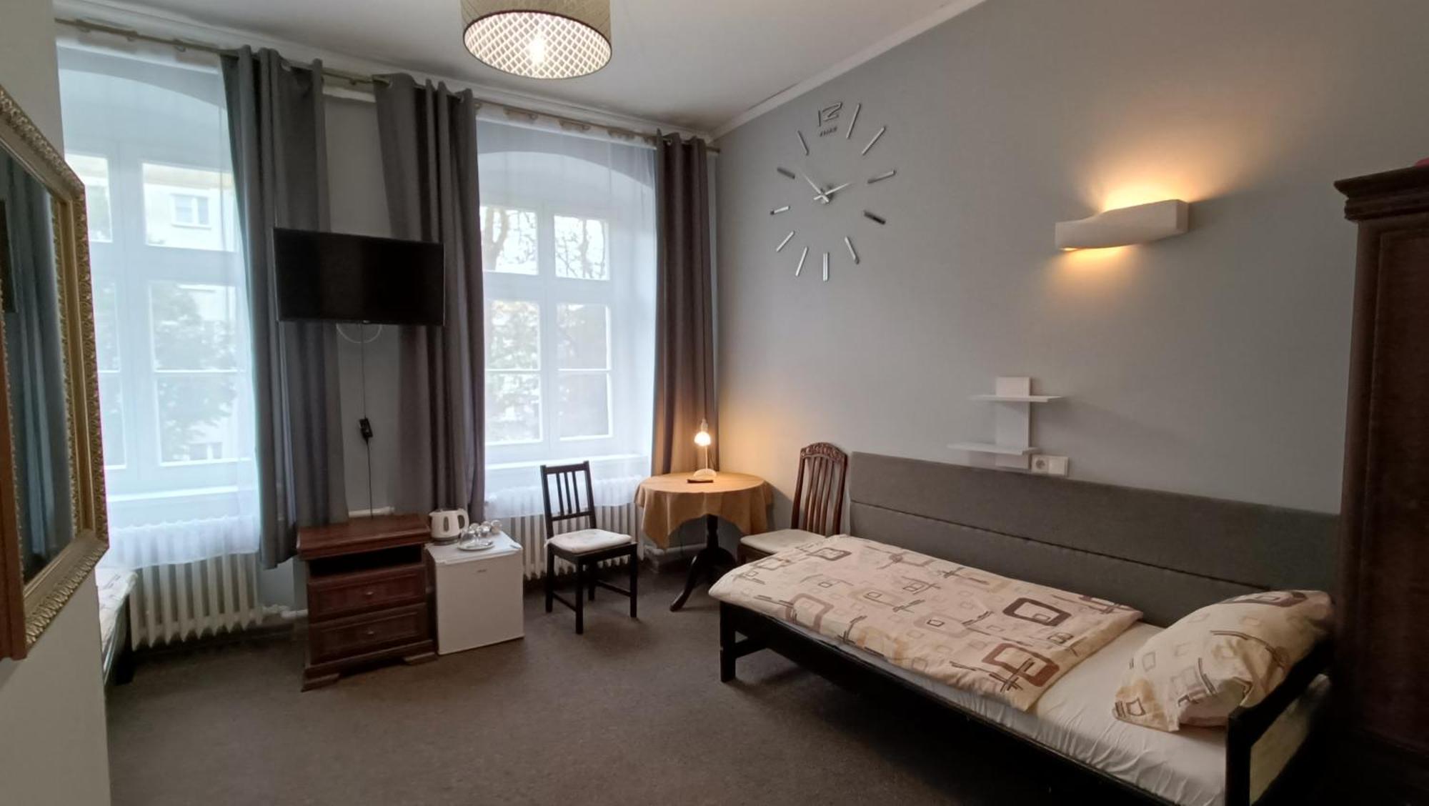 Hotel Polonia Намислув Екстер'єр фото